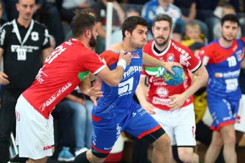 Diogo Oliveira (Balingen) im Zweikampf mit Bjoern Zintel (Huettenberg) TV Huettenberg vs HBW Balingen-Weilstetten, Handball, 2. Bundesliga, 28.04.2019 TV Huettenberg vs HBW Balingen-Weilstetten, Handball, 2. Bundesliga, 28.04.2019 Huettenberg Copyright: xEIBNER RenexWeissx EP_RWS