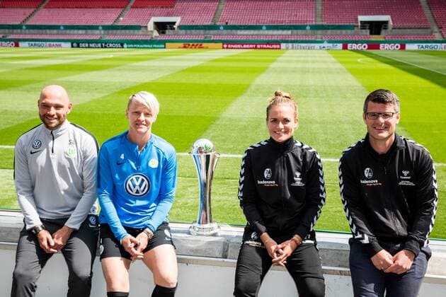 Sport Themen der Woche KW18 Sport Bilder des Tages DFB Pokalfinale Frauen Pressekonferenz, VfL Wolfsburg - SC Freiburg, 30.04.2019 Stephan Lerch (Trainer VfL Wolfsburg), Nilla Fischer ( 4, VfL Wolfsburg), Clara Schoene ( 27, SC Freiburg), Jens Scheuer (Trainer SC Freiburg), DFB Pokalfinale Frauen Pressekonferenz, VfL Wolfsburg - SC Freiburg, Koeln, Rheinenergiestadion DFL REGULATIONS PROHIBIT ANY USE OF PHOTOGRAPHS AS IMAGE SEQUENCES AND OR QUASI-VIDEO. *** DFB Cup Final Women Press Conference VfL Wolfsburg SC Freiburg 30 04 2019 Stephan Lerch Coach VfL Wolfsburg Nilla Fischer 4 VfL Wolfsburg Clara Schoene 27 SC Freiburg Jens Scheuer Trainer SC Freiburg DFB Cup Final Women Press Conference VfL Wolfsburg SC Freiburg Cologne Rheinenergiestadion DFL REGULATIONS PROHIBIT ANY USE OF PHOTOGRAPHS AS IMAGE SEQUENCES AND OR QUASI VIDEO xswx