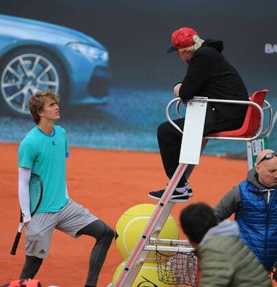 30.04.2019, BMW Open 2019, Iphitos Muenchen, Tennis ATP Tennis Herren Tour, im Bild: Boris Becker sitzt auf der Schiedsrichter Stuhl und spricht mit Alexander Zverev