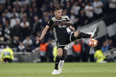 LONDON Football, 30-04-2019, season 2018 2019 , Tottenham Stadium . Semi final Champions League first leg. Ajax player Dusan Tadic and Tottenham Hotspur player Davinson Sanchez during the game Tottenham Hotspur - Ajax Tottenham Hotspur - Ajax  x3292154x