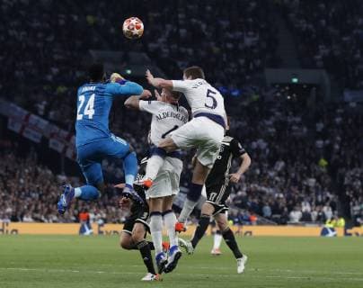 Jan Vertonghen of Tottenham clashes in to Toby Alderweireld of Tottenham which leaves him unable to carry on during the UEFA Champions League match at the Tottenham Hotspur Stadium, London. Picture date: 30th April 2019. Picture credit should read: David Klein Sportimage EDITORIAL USE ONLY. No use with unauthorised audio, video, data, fixture lists, club league logos or live services. Online in-match use limited to 120 images, no video emulation. No use in betting, games or single club league player publications. SPI-0063-0071