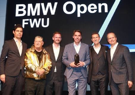 Michael Stich wird mit Iphitos Award geehrt. Hier Gruppenfoto mit Turnierdirektor Patrik Kühnen, Manfred Dirnheimer, Fabian Troos und Co Tennis BMW Open 2019 Players Night 30.04.2019