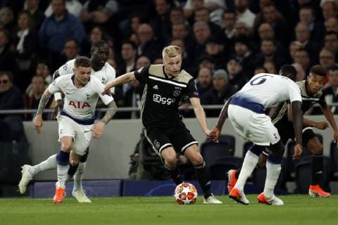 (l-r) Kieran Trippier of Tottenham Hotspur FC, Donny van de Beek of Ajax, Davinson Sanchez of Tottenham Hotspur FC during the UEFA Champions League semi final match between Tottenham Hotspur FC and Ajax Amsterdam at the Tottenham Hotspur stadium on April 30, 2019 in London, United Kingdom UEFA Champions League 2018 2019 xVIxVIxImagesx xMauricexvanxSteenxIVx 14336027