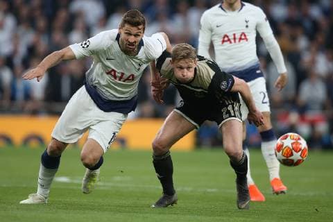 Tottenham Hotspur v Ajax Amsterdam UEFA Champions League Fernando Llorente of Tottenham Hotspur and Frenkie de Jong of Ajax in action during the UEFA Champions League Semi-final match at Tottenham Hotspur Stadium, London Content Not Available For UK Newspapers Copyright: xPaulxChestertonx FIL-13184-0120