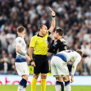 Champions League 2018-2019 Tottenham Hotspur v Ajax 30-04-2019: Voetbal: Tottenham Hotspur v Ajax: Londen Champions League Seizoen 2018-2019 l+r Nicolas Tagliafico of Ajax receive an yellow card