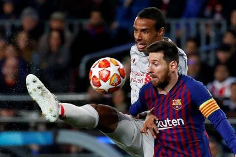 Liverpool s Fabio Henrique vies for the ball with FC Barecelona sLeo Messi (R) during the UEFA Champions League first leg semifinal match between FC Barcelona Barca and Liverpool in Barcelona, Catalonia, Spain, 01 May 2019. Barcelona - Liverpool !ACHTUNG: NUR REDAKTIONELLE NUTZUNG!  Copyright: xAlbertoxEstevezx GRAF1690 20190501-636923476727237067