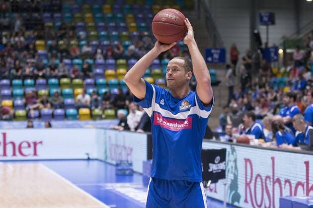 Fraport Skyliners - Mitteldeutscher BC, 1. BBL Warm-Up des Bachelors Andrej Mangold (Fraport Skyliners, 28), Frankfurt am Main Hessen Deutschland Fraport-Arena