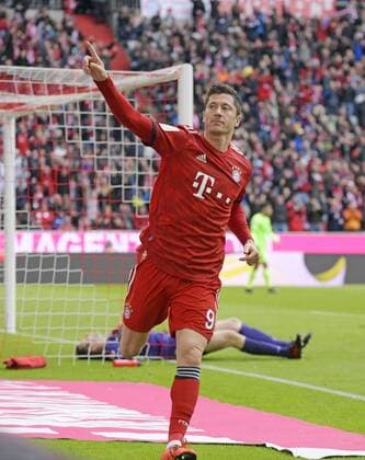 04.05.2019, Fussball 1. Bundesliga 2018 2019, 32. Spieltag, FC Bayern München - Hannoiver 96, in der Allianz Arena München. Robert Lewandowski (FC Bayern München) Torjubel. ***DFL and DFB regulations prohibit any use of photographs as image sequences and or quasi-video.*** *** 04 05 2019 Football 1 Bundesliga 2018 2019 32 Matchday FC Bayern Munich Hannoiver 96 at the Allianz Arena Munich Robert Lewandowski FC Bayern Munich Goal celebration DFL and DFB regulations prohibit any use of photographs as image sequences and or quasi video