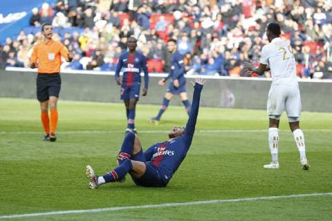 Neymar ( PSG ) blesse cri FOOTBALL : PSG vs Nice - Ligue 1 - 04 05 2019 GwendolineLeGoff Panoramic 