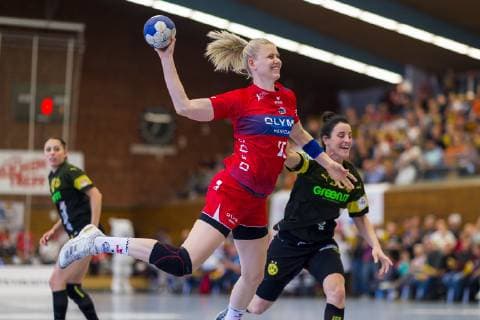 Bietigheim, Deutschland 04. Mai 2019: HBF - 18 19 - SG BBM Bietigheim vs. Borussia Dortmund Kim Naidzinavicius (Bietigheim), Mira Emberovics (Dortmund) Bietigheim-Bissingen Viadukthalle Baden-Württemberg Deutschland