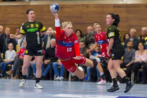 Bietigheim, Deutschland 04. Mai 2019: HBF - 18 19 - SG BBM Bietigheim vs. Borussia Dortmund Anne Mueller (Dortmund), Luisa Schulze (Bietigheim) Bietigheim-Bissingen Viadukthalle Baden-Württemberg Deutschland