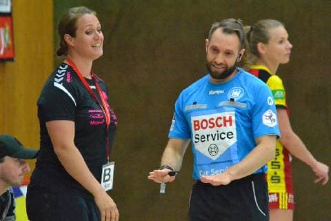 Tessa Bremmer (Trainer Bad Wildungen) iin Diskussion mit dem Schiedsrichter Bensheim Flames vs HSG Bad Wildungen 35:30 Handball-Bundesliga Frauen Bensheim Copyright: xEIBNER Bienefeldx EP_MBD