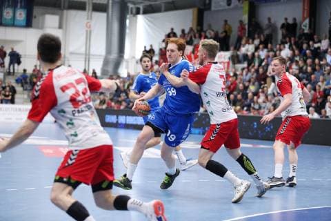 Lukas Stutzke (TSV Bayer Dormagen 39) gegen Fabian Huesmann (ASV Hamm-Westfalen 3)(rechts) , ASV Hamm-Westfalen vs TSV Bayer Dormagen, Handball, 2. Bundesliga, 04.05.2019, ASV Hamm-Westfalen vs TSV Bayer Dormagen, Handball, 2. Bundesliga, 04.05.2019 Hamm Copyright: xEIBNER JanxStrohdiekx EP_JSK