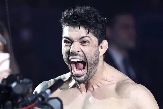 Sport Themen der Woche KW18 Sport Bilder des Tages CHELYABINSK, RUSSIA - MAY 4, 2019: Brazilian welterweight fighter Viscardi Andrade ahead of a Russian Cagefighting Championship 6 (RCC6) bout against his Russian middleweight rival Alexander Shelemenko at Traktor Ice Arena. Donat Sorokin TASS  TS0AA640
