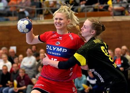 04.05.2019, Deutschland, Ludwigsburg, Handball 1. Bundesliga Frauen 24. Spieltag, Saison 2018 2019 SG BBM Bietigheim vs. BVB Borussia Dortmund: v.l. Kim Naidzinavicius (BBM), Harma van Kreij (BVB)