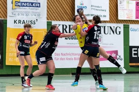 Victoria Hasselbusch (HC Roedertal 13), Jurate Zilinskaite (SG H2Ku Herrenberg Kuties 15), SG H2Ku Herrenberg Kuties vs. HC Roedertal, Handball, 2.Bundesliga, Frauen, HBF, Saison 18 19, 04.05.2019, SG H2Ku Herrenberg Kuties vs. HC Roedertal, Handball, 2.Bundesliga, Frauen, HBF, Saison 18 19, 04.05.2019 Herrenberg Copyright: xEIBNER WolfgangxFrankx EP_WFK