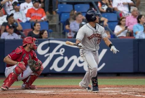 AME9088. MONTERREY (MÉXICO), 04 05 2019.- Michael Brantley (R) of the Houston Astros in action durante el primer partido de una serie de dos juegos por las Grandes Ligas de Béisbol MLB Baseball Herren USA que enfrenta a los Astros de Houston y a los Angelinos de Los Ángeles este sábado, en Monterrey (México). Houston Astros vs Los Angeles Angels !ACHTUNG: NUR REDAKTIONELLE NUTZUNG!  Copyright: xMiguelxSierrax AME9113 20190505-636926252526598269
