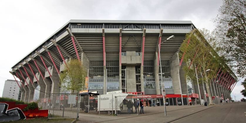 04.05.2019, xmohx, Fussball 3.Liga, 1.FC Kaiserslautern - Spvgg Unterhaching emspor, v.l. Fritz-Walter-Stadion mit Sicht von Außen (DFL DFB REGULATIONS PROHIBIT ANY USE OF PHOTOGRAPHS as IMAGE SEQUENCES and or QUASI-VIDEO) Kaiserslautern