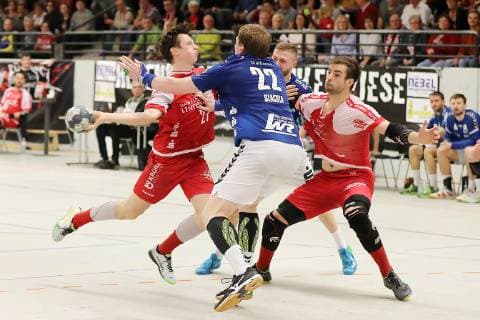 TuS Ferndorf - EHV Aue, 04.05.2019 Von links: Julian Schneider (TuS Ferndorf) mit dem 19:18, Petr Slachta und Mindaugas Dumcius (EHV Aue), Thomas Rink (TuS Ferndorf), Kreuztal Stählerwiese Deutschland