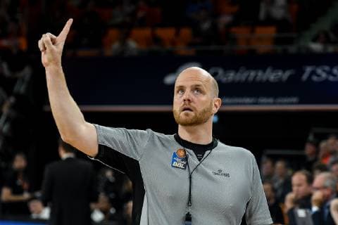 GER, BBL, rathiopharm ulm vs medi Bayreuth 04.05.2019, ratiopharm arena, Neu-Ulm, GER, BBL, rathiopharm ulm vs medi Bayreuth, im Bild Schiedsrichter Benjamin Barth