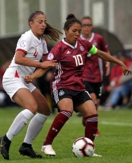 05.05.2019 Albena(Bulgaria) England-Germany UEFA U17 U 17 Under 17 European Championship EM Europameisterschaft women s football Gia Corley(R) Germany,Charlotte Fleming(L) England : 
