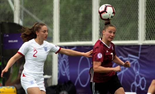 05.05.2019 Albena(Bulgaria) England-Germany UEFA U17 U 17 Under 17 European Championship EM Europameisterschaft women s football Nicole Woldmann(R) Germany,Ella Morris(L) England : 