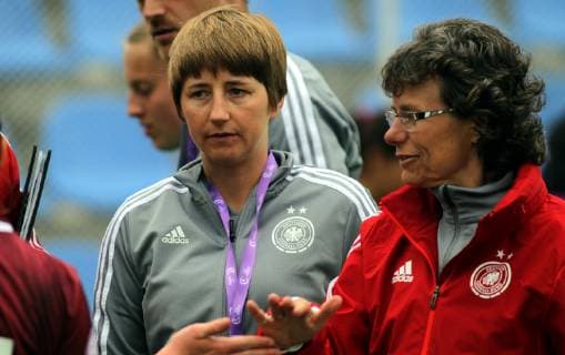 05.05.2019 Albena(Bulgaria) England-Germany UEFA U17 U 17 Under 17 European Championship EM Europameisterschaft women s football Ailien Poese(L),Ulrike Ballweg(R) Germany U17 head coach celebrate during match : 