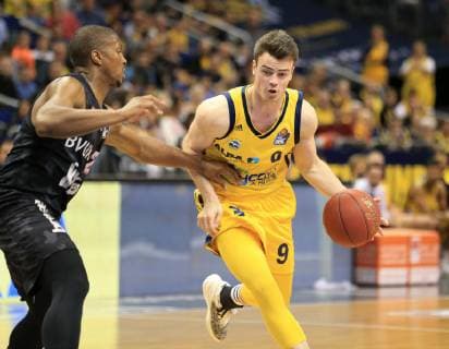 GER, ALBA ERLIN vs. S.Oliver Wuerzburg 05.05.2019, Mercedes Benz Arena, Berlin, GER, ALBA ERLIN vs. S.Oliver Wuerzburg, im Bild Jonas Mattisseck (ALBA Berlin 9), Cameron Wells (s.Oliver Wuerzburg 22)