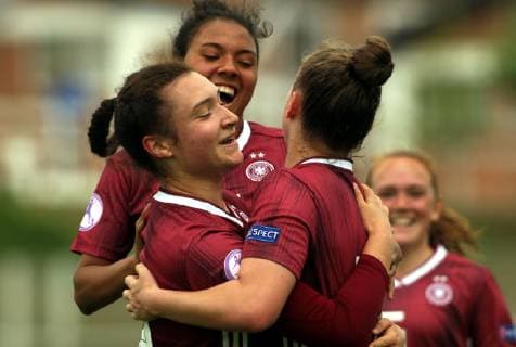 05.05.2019 Albena(Bulgaria) England-Germany UEFA U17 U 17 Under 17 European Championship EM Europameisterschaft women s football Sophie Weidauer(L),Gia Corley(C) Germany celebrate goal : 