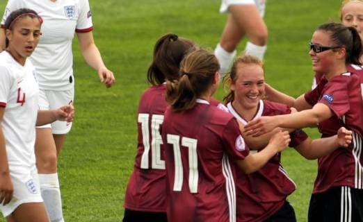 05.05.2019 Albena(Bulgaria) England-Germany UEFA U17 U 17 Under 17 European Championship EM Europameisterschaft women s football Lisanne Gräwe(2nd from right),Julia Pollak(R)Germany celebrate 4th goal on match : 