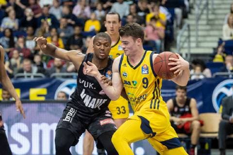 Basketball Berlin 05.05.2019 easyCredit-BBL 1. Bundesliga Saison 2018 2019 Alba Berlin - S.Oliver Würzburg Jonas Mattisseck (Alba Berlin, No.09) Cameron Wells (Würzburg, No.22)