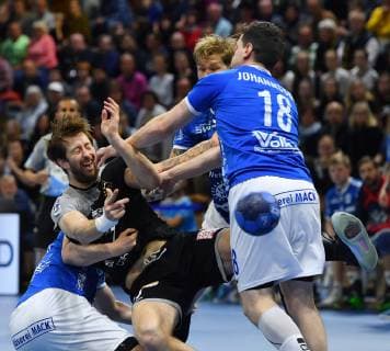 v.l.: Norman Flödl (Dresden) gegen Ragnar Johannsson (Hüttenberg), HC Elbflorenz Dresden gegen TV Hüttenberg, Handball, 2. Liga der Männer, 2. Bundesliga, Saison 2018 2019, Dresden, BallsportARENA Dresden, 05.05.2019,