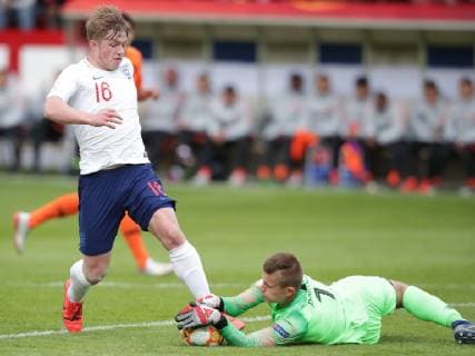 Netherlands v England UEFA EURO EM Europameisterschaft Fussball U17 U 17 Championship Calvin Raatsie of Netherlands and Joe Gelhardt of England during the UEFA Euro U17 Championship match at Tolka Park, Drumcondra Content Not Available For UK Newspapers Copyright: xYannisxHalasx FIL-13221-0015