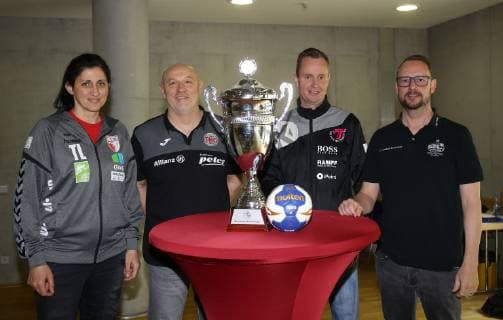Stuttgart , Handball OLYMP Final4 Pressenkonferenz , die Trainer der Teilnehmer , von links: Tanja Logvin ( Hall ) Herbert Müller ( Thüringer HC ) Andre Fuhr ( Metzingen ) Martin Albertsen ( Bietigheim )