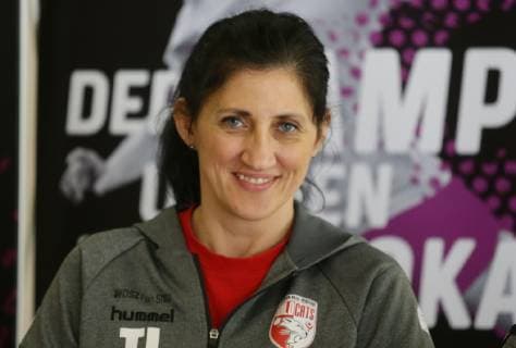 Stuttgart , Handball OLYMP Final4 Pressenkonferenz , Tanja Logvin ( Union Halle )