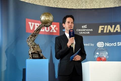 Moderator Thomas Schöneich am 07.05.2019 in Köln bei der Ziehung der Halbfinalgegner des VELUX EHF Champions League FINAL4 2019, dem Saisonhöhepunkt des europäischen Spitzenhandballs, das am 01. und 02. Juni 2019 in Kökn stattfindet.
