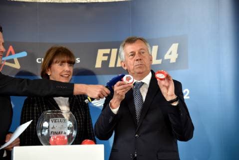 Oberbürgermeisterin der Stadt Köln Henriette Reker und EHF Präsident Michael Wiederer posieren am 07.05.2019 in Köln bei der Ziehung der Halbfinalgegner des VELUX EHF Champions League FINAL4 2019, dem Saisonhöhepunkt des europäischen Spitzenhandballs, das am 01. und 02. Juni 2019 in Kökn stattfindet.