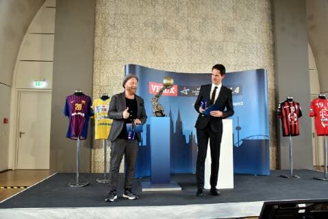 Die Moderatoren Markus Floth und Thomas Schöneich , l-r, am 07.05.2019 in Köln bei der Ziehung der Halbfinalgegner des VELUX EHF Champions League FINAL4 2019, dem Saisonhöhepunkt des europäischen Spitzenhandballs, das am 01. und 02. Juni 2019 in Kökn stattfindet.