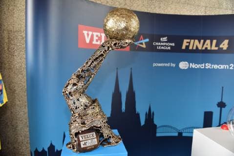 Der Pokal steht am 07.05.2019 in Köln bei der Ziehung der Halbfinalgegner des VELUX EHF Champions League FINAL4 2019, dem Saisonhöhepunkt des europäischen Spitzenhandballs, das am 01. und 02. Juni 2019 in Kökn stattfindet.