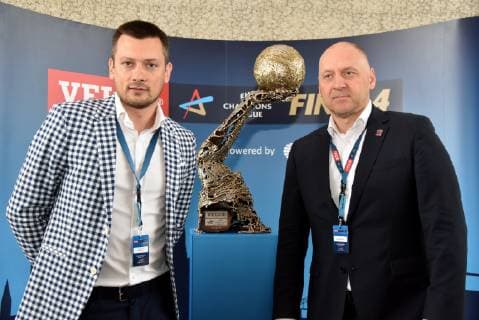 Vertreter der teilnehmenden Mannschaften , l-r, PGE Vive Kielce l-r, Telekom Veszprém HC am 07.05.2019 in Köln bei der Ziehung der Halbfinalgegner des VELUX EHF Champions League FINAL4 2019, dem Saisonhöhepunkt des europäischen Spitzenhandballs, das am 01. und 02. Juni 2019 in Kökn stattfindet.