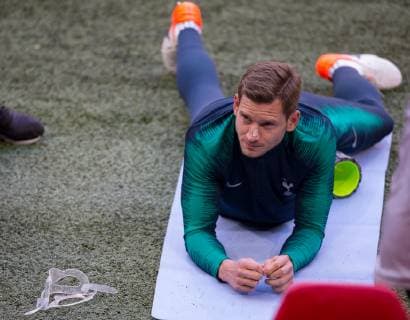 Jan Vertonghen of Spurs with face mask during the training & press conference PK Pressekonferenz ahead of the Champions League semi-final 2nd league match between Ajax & Tottenham Hotspur at Johan Cruyff Arena, ArenA Boulevard 1, 1101 AX Amsterdam, Netherlands on 7 May 2019. Copyright: xAndyxRowlandx PMI-2815-0005
