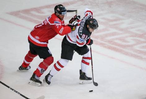 Ice hockey Eishockey - Stars in Wien, AUT vs CAN VIENNA,AUSTRIA,07.MAI.19 - ICE HOCKEY - Stars in Wien, Austria vs Canada. Image shows Thomas Hundertpfund (AUT) and Jonathan Marchessault (CAN). GEPAxpictures xMarioxKneisl