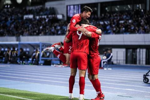 Players of China s Shanghai SIPG celebrate after scoring against Japan s Kawasaki Frontale F.C. in the 5th round of group H match during the 2019 AFC Champions League in Kawasaki, Japan, 7 May 2019. Hulk produced a star turn at the Todoroki Athletics Stadium on Tuesday to help Shanghai SIPG to a 2-2 draw against Kawasaki Frontale in AFC Champions League Group H. Hulk double rescues Shanghai SIPG from Kawasaki Frontale defeat  20190507_410233