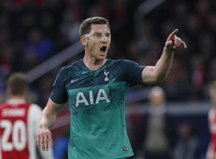 Jan Vertonghen of Tottenham and his protective face mask during the UEFA Champions League match at the Johan Cruyff Arena, Amsterdam. Picture date: 8th May 2019. Picture credit should read: David Klein Sportimage EDITORIAL USE ONLY. No use with unauthorised audio, video, data, fixture lists, club league logos or live services. Online in-match use limited to 120 images, no video emulation. No use in betting, games or single club league player publications. SPI-0075-0032