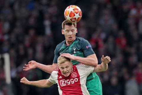AMSTERDAM, 08-05-2019 Stadium Johan CruyffArena, Season 2018 2019 Champions League semi final second leg. Ajax player Donny van de Beek and Tottenham Hotspur player Jan Vertonghen (TOP) during the game Ajax - Tottenham Hotspur . Ajax - Tottenham Hotspur  x3350290x Copyright:
