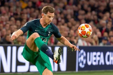 Amsterdam, Netherlands, 08.05.2019, UEFA Champions League - 2018 19 Season, Halbfinale, Semi-finals, 2nd leg, Ajax Amsterdam - Tottenham Hotspur FC, Jan Vertonghen (Tottenham Hotspur) in aktion, am Ball, Einzelaktion, controls the ball ( DeFodi001