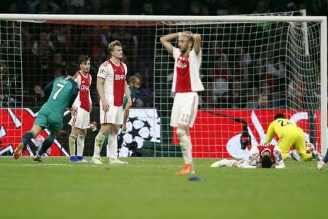 (l-r) Heung-Min Son of Tottenham Hotspur FC, Nico Tagliafico of Ajax, Matthijs de Ligt of Ajax, Hakim Ziyech of Ajax,Noussair Mazraoui of Ajax, Ajax goalkeeper Andre Onana during the UEFA Champions League semi final match Ajax Amsterdam and Tottenham Hotspur FC at the Johan Cruijff Arena on May 08, 2019 in Amsterdam, The Netherlands UEFA Champions League 2018 2019 xVIxVIxImagesx xMauricexvanxSteenxIVx 14403443