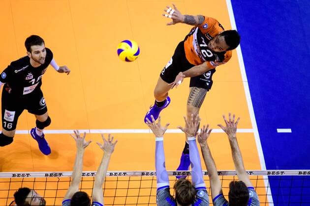 08.05.2019, Max Schmeling Halle, Berlin Volleyball, Bundesliga Männer Maenner, Play-offs, Finale 4. Spiel, Berlin Recycling Volleys vs. VfB Friedrichshafen Angriff Samuele Tuia ( 12 Berlin)