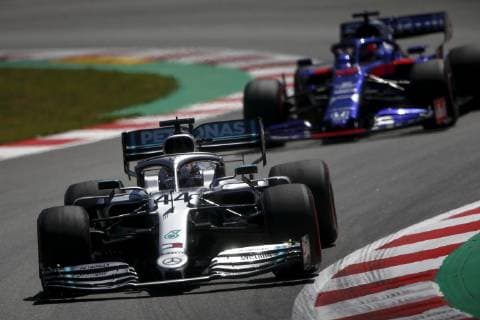 Lewis Hamilton, Mercedes AMG F1 W10, leads Daniil Kvyat, Toro Rosso STR14 FORMULE 1 : Grand Prix d Espagne - 10 05 2019 MPSAGENCY PANORAMIC 