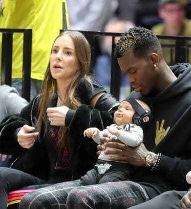 Sport Bilder des Tages Basketball, BBL, Löwen Braunschweig, Dennis Schröder mit Freundin Ellen und Kind